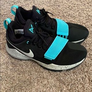 Nike pg basketball shoes
